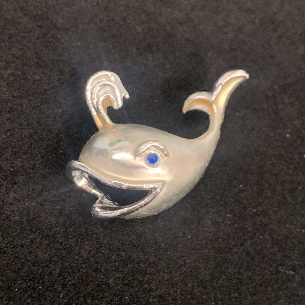 Gerry's Vintage Silver Tone Whale Brooch